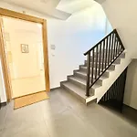 Holidays - Apto D Centrico Terraza Con Garaje Gratis